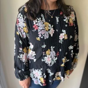 Black Floral Old Navy Top!! xxl